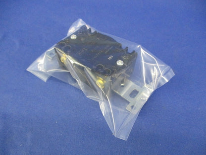 接地形3P20A250V埋込コンセント 4220