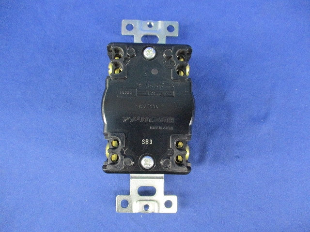接地形3P20A250V埋込コンセント 4220