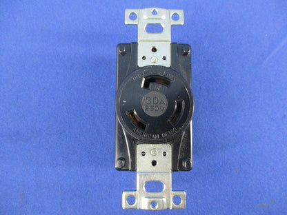 引掛形 埋込コンセント3P30A250V 3320
