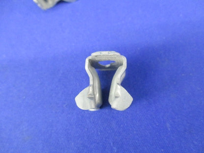 ボルト吊り金具(16個入) SDE-3