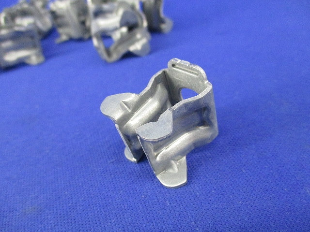 ボルト吊り金具(16個入) SDE-3