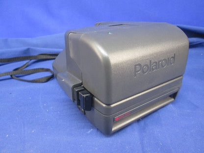 インスタントフィルムカメラ(フィルム付・期限OK)(動作未確認)(ジャンク品) 636
