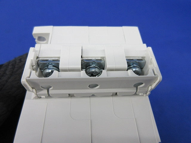 サーキットプロテクタ3P3EE2A CP30-HU