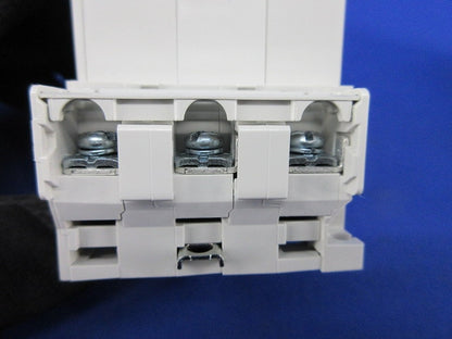 サーキットプロテクタ3P3EE2A CP30-HU