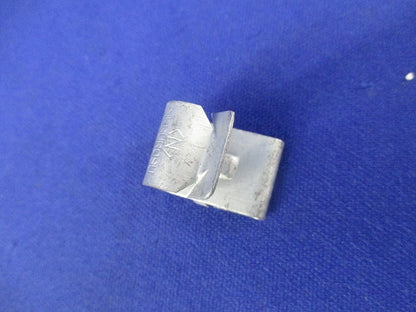 軽量間仕切り用ボックス支持金具(49個入) MSR-B3