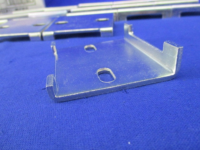レースウェイ 形鋼用交差支持金具(18個入) DH1UL