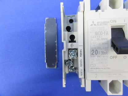 漏電遮断器2P20A NV30-FA