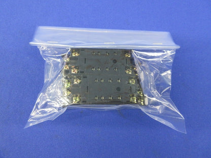 ワンタッチSソケット 表面配線形 2極 スリムコストダウンタイプ(2個入) SM3S-05D
