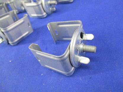 レースウェイ 開口上向き用器具取付金具(12個入) DK1UK-6