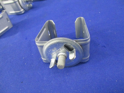 レースウェイ 開口上向き用器具取付金具(12個入) DK1UK-6