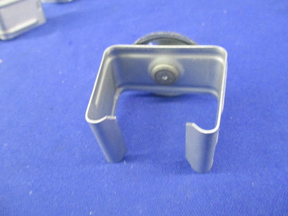 レースウェイ 開口上向き用器具取付金具(12個入) DK1UK-6