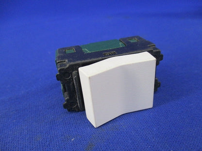 埋込スイッチC3路(マットホワイト) WNS5002W