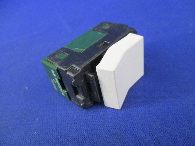 埋込スイッチC3路(マットホワイト) WNS5002W