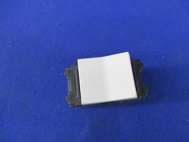 埋込スイッチC3路(マットホワイト) WNS5002W