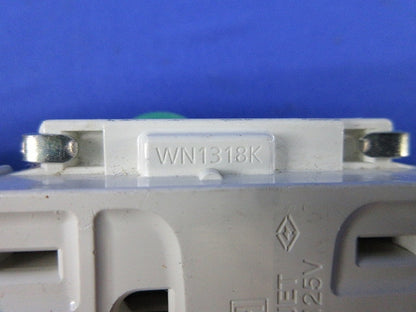 医用埋込アース付ダブルコンセント WN1318K