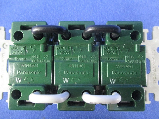 埋込抜け止めトリプルコンセント WTF10634WK