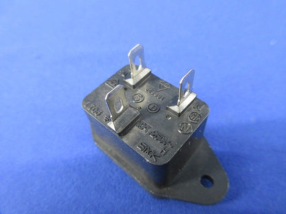 Inlet 4個入 3P / C14タイプ CANNOT ID