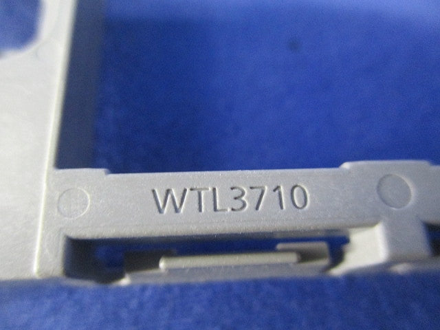 埋込コンセント用絶縁取付枠(9個入) WTL3710