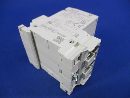サーキットプロテクタ 3P3A CP30-BA
