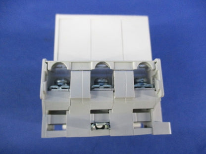 サーキットプロテクタ 3P3A CP30-BA