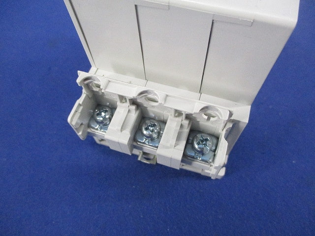 サーキットプロテクタ 3P3A CP30-BA