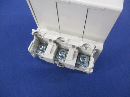 サーキットプロテクタ 3P3A CP30-BA