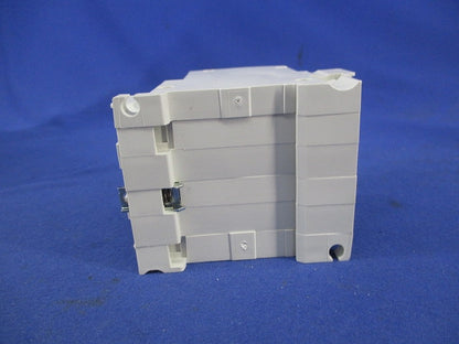 サーキットプロテクタ 3P3A CP30-BA