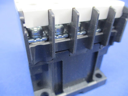 電磁接触器 380-400V50Hz 400V-440V60Hz SK06A-410