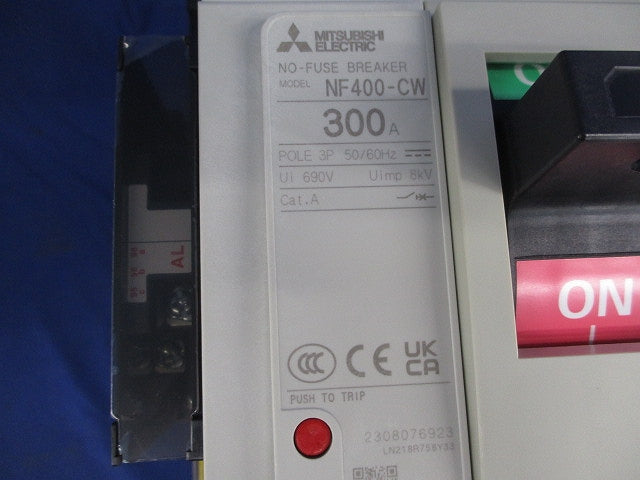 ノーヒューズブレーカ3P300A NF400-CW