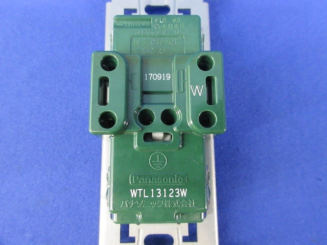 埋込接地ダブルコンセント 金属枠付(7個入) WTL13123W