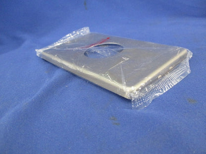 新金属埋込コンセントプレート(5枚入) WN65539