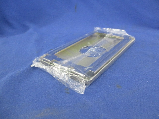 新金属埋込コンセントプレート(5枚入) WN65539