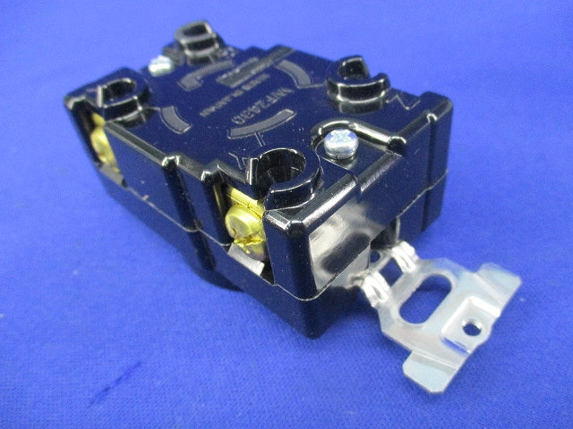 引掛埋込コンセント WF2430
