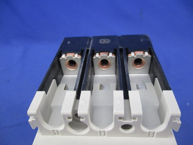ノーヒューズブレーカ3P20A NF32-SVF