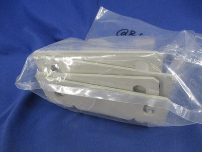 ケーブルラック 垂直支持金具(2組入) QRU1R