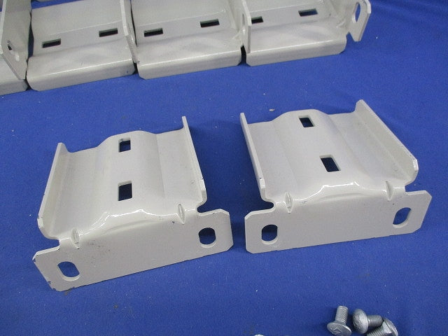 ケーブルラック 垂直支持金具(6対入) QRU1R