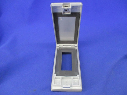 鍵付きセキュリティカバー(防噴流形)(シルバー) TDP-3WKY-SV