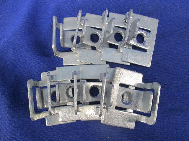 ケーブルラック 化粧ネット対応セパレーター支持金具(亜鉛)(9個入) Z-SNQRDF4KN