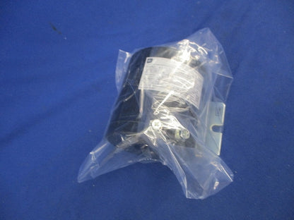 丸窓貫通形変流器 CC3L1-0605