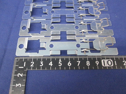 ブレーカー取付金物 盤用連接取付板(10連結)(3枚入) 型番不明