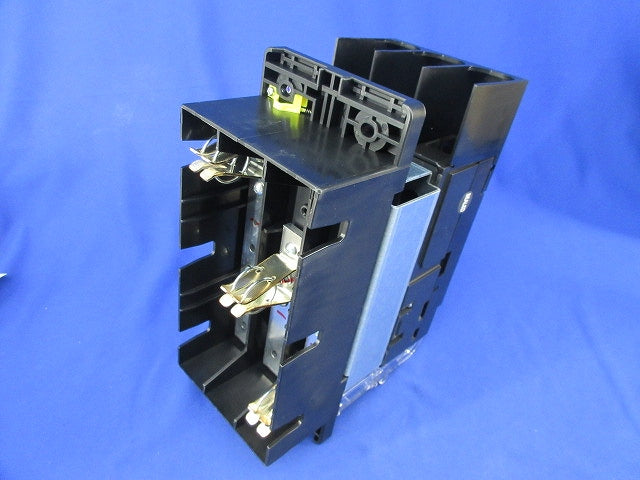 漏電ブレーカ3P3E200A(ビス1個無) GE223