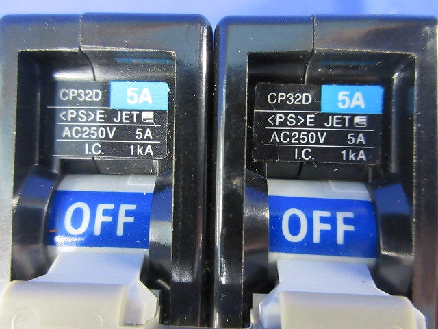 サーキットプロテクタ2P5A(ジャンク品) CP32D