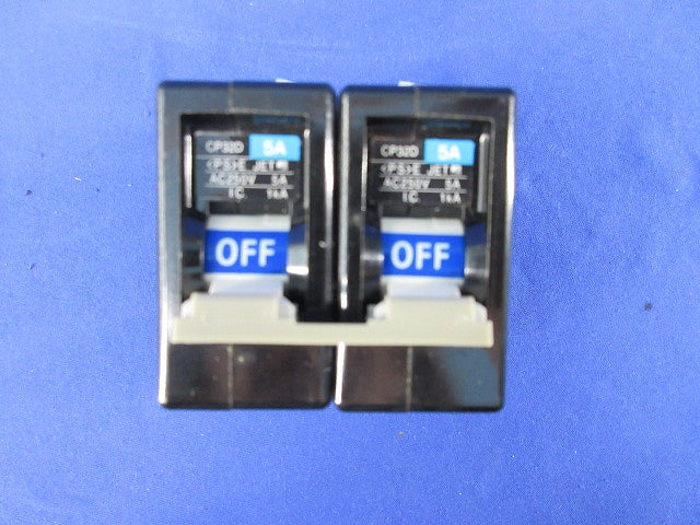 サーキットプロテクタ2P5A(ジャンク品) CP32D