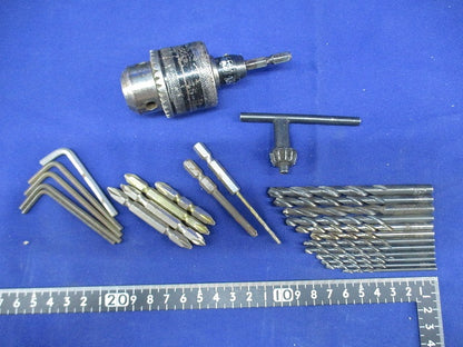 充電式インパクトドライバーセット(詳細は写真参照)(ジャンク品) TD130D他