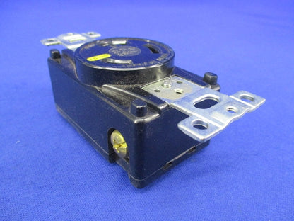 引掛形埋込コンセント 30A(2個入) 3320-L6
