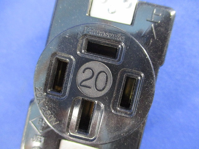 接地3P20A埋込コンセント(メーカー混在3個入) WF1420K