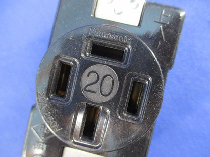接地3P20A埋込コンセント(メーカー混在3個入) WF1420K