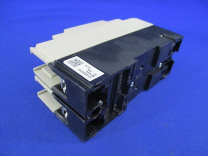 ノーヒューズ遮断器3P5A(NF-Sシリーズ・汎用品)箱違い NF32-SV