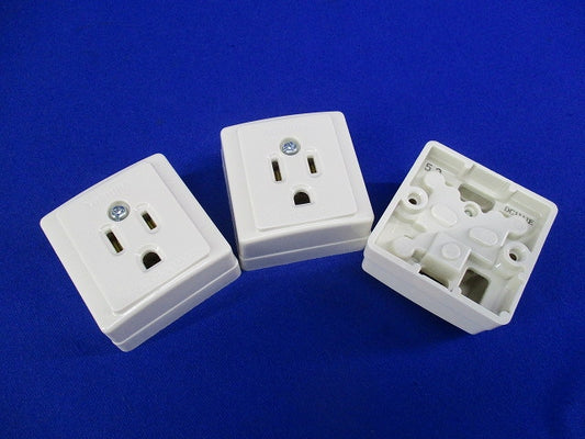 アース付角形コンセント(3個入) DC1111E