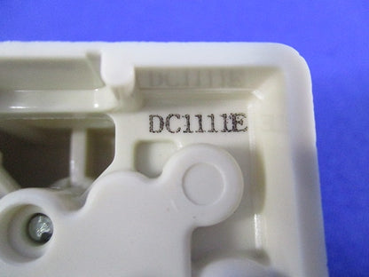 アース付角形コンセント(3個入) DC1111E